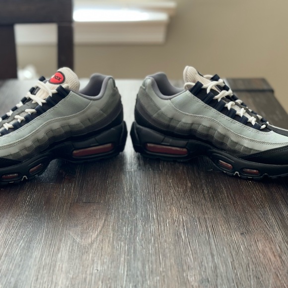 Nike Air Max 95 Smoke Grey Track Red - Picture 7 of 7